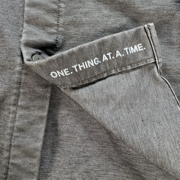 Lululemon Shirt‎ Men Medium Gray Black Dress Athleisure Preppy *flaw - Picture 2 of 7